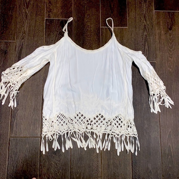 Hot & Delicious Tops - Crocheted fringe boho top